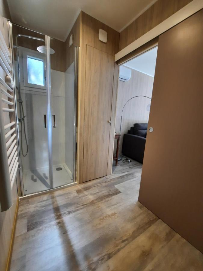 Le Lodge Des Chenes Brousses-et-Villaret ภายนอก รูปภาพ