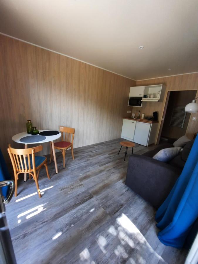 Le Lodge Des Chenes Brousses-et-Villaret ภายนอก รูปภาพ