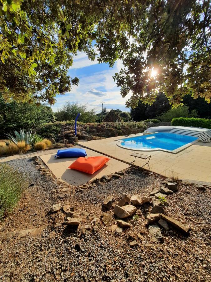 Le Lodge Des Chenes Brousses-et-Villaret ภายนอก รูปภาพ