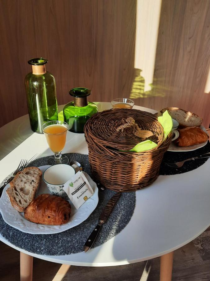 Le Lodge Des Chenes Brousses-et-Villaret ภายนอก รูปภาพ