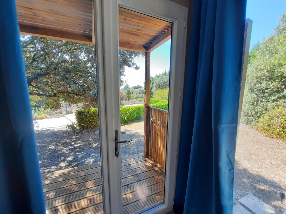 Le Lodge Des Chenes Brousses-et-Villaret ภายนอก รูปภาพ