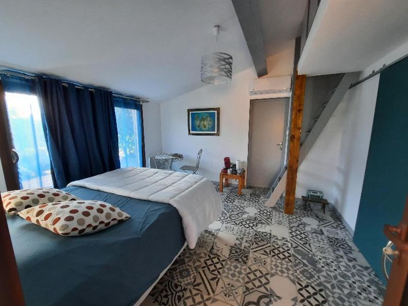 Le Lodge Des Chenes Brousses-et-Villaret ภายนอก รูปภาพ